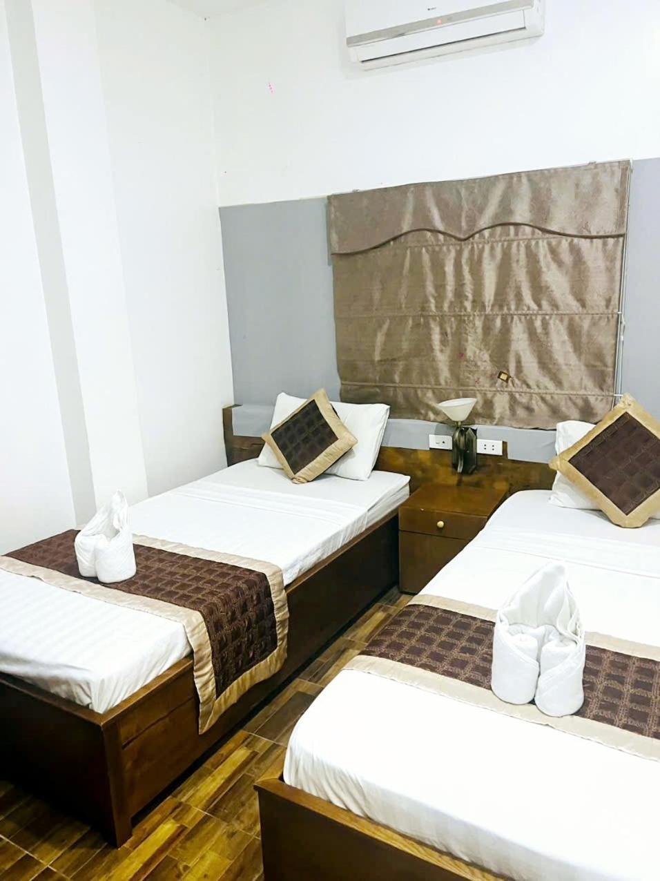 Vang Vieng Th Central Park Hotel ภายนอก รูปภาพ