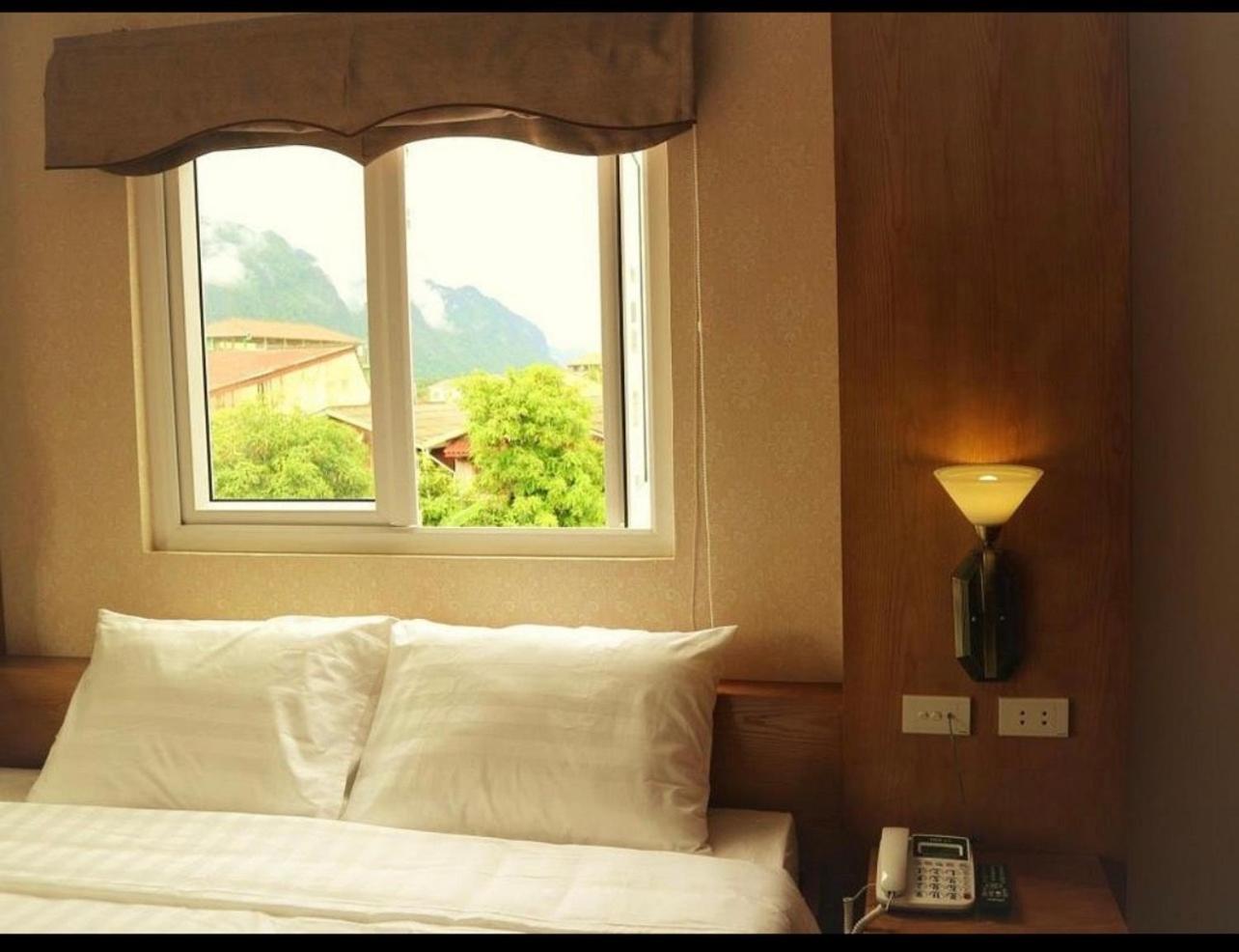 Vang Vieng Th Central Park Hotel ภายนอก รูปภาพ